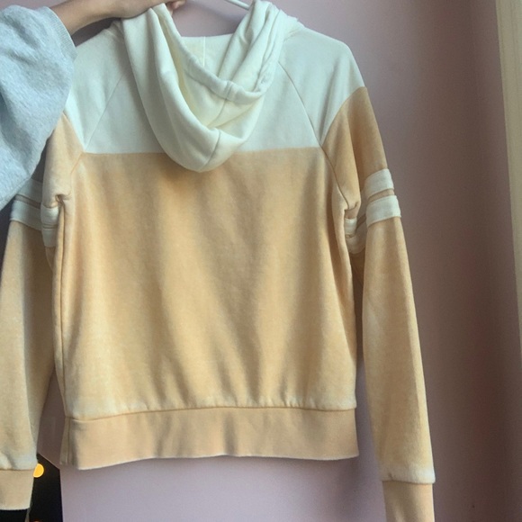 Forever 21 Sweatshirt - Picture 3 of 4